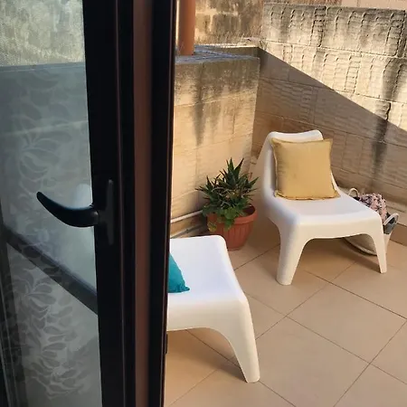 250 Yo Tal-bambinu Guest house
